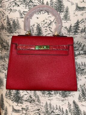 Fashionable red leather handbag size 25 New with tags
